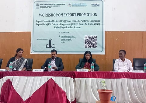 ರಫ್ತು ಪ್ರಚಾರದ ಕಾರ್ಯಾಗಾರ ಮತ್ತು ರಫ್ತು ಪ್ರಚಾರ ಮಿಷನ್, ರಫ್ತು ಕೇಂದ್ರ ಉಪಕ್ರಮವಾಗಿ ಜಿಲ್ಲೆ-ಎಫ್‌ಟಿಎ ಔಟ್ರೀಚ್ ಕಾರ್ಯಕ್ರಮದಲ್ಲಿ ಗಣ್ಯರು ಪಾಲ್ಗೊಂಡಿದ್ದರು. ಡಿಸಿ ಲತಾಕುಮಾರಿ,  ಐಟಿಎಸ್ ಸಹಾಯಕ ಡಿಜಿಎಫ್‌ಟಿ ಕಚೇರಿಯ ನಿರ್ದೇಶಕರಾದ  ಕೆ. ಆದರ್ಶ್, ವಿ.ಉಮೇಶ್ ಇತರರಿದ್ದರು.