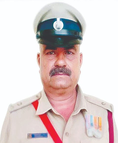 ಸಹಾಯಕ ಅಗ್ನಿ ಶಾಮಕ ಠಾಣಾಧಿಕಾರಿಯಾಗಿ ಕರ್ತವ್ಯ ನಿರ್ವಹಿಸಿ ವಯೋನಿವೃತ್ತಿ ಪಡೆದಿರುವ ಎನ್. ಜಯರಾಮು ಅವರಿಗೆ ಮುಖ್ಯಮಂತ್ರಿಗಳ ಚಿನ್ನದ ಪದಕ ಲಭಿಸಿದೆ.