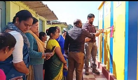 ಪೊನ್ನಂಪೇಟೆಯ ಕೆಪಿಎಸ್ ಶಾಲೆಯಲ್ಲಿನ ಶೌಚಗೃಹಗಳನ್ನು ಬೋಪಣ್ಣ ಉದ್ಘಾಟಿಸಿದರು. ಕನಕ ಸಭಾಪತಿ, ವಿಜಯ್ ಇತರರಿದ್ದರು.