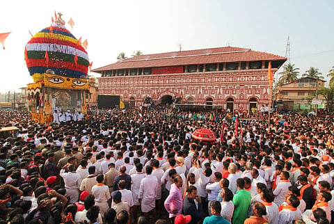 ಶಿರಸಿಯ ಶ್ರೀ ಮಾರಿಕಾಂಬಾ ದೇವಿ (marikambe) ಜಾತ್ರಾ ಶೋಭಾ ಯಾತ್ರೆ ಬುಧವಾರ ಸಹಸ್ರಾರು ಭಕ್ತರ ಸಮ್ಮುಖದಲ್ಲಿ ವಿಜ್ರಂಭಣೆಯಿಂದ ನಡೆಯಿತು. 