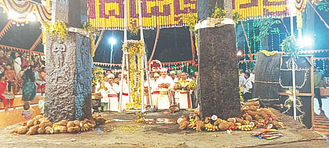 ಸೋಮವಾರಪೇಟೆ ಸಮೀಪದ ಯಡೂರು ಗ್ರಾಮದಲ್ಲಿ ನಡೆದ ಶ್ರೀ ಸಬ್ಬಮ್ಮ ಸುಗ್ಗಿ ಉತ್ಸವದಲ್ಲಿ ದೇವರ ಒಡೆಕಾರರು  ಪೂಜೆ ಸಲ್ಲಿಸಿದರು. 