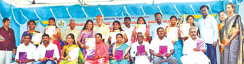 ಯಾದಗಿರಿಯ ಡಾನ್ ಬಾಸ್ಕೋ ಪದವಿ ಮಹಾವಿದ್ಯಾಲಯದಲ್ಲಿ ಶನಿವಾರ ಆಯೋಜಿಸಿದ್ದ  ವಿಶೇಷ ಉಪನ್ಯಾಸ ಕಾರ್ಯಕ್ರಮದಲ್ಲಿ ಪ್ರಾಧ್ಯಾಪಕ ಮರಲಿಂಗಪ್ಪ ದಾಳಿ, -Áದರ್ ವಿವೇಕ್, -Áದರ್ ಥಾಮಸ್, ಮಹೇಶ ಪತ್ತಾರ ಇತರರಿದ್ದರು.