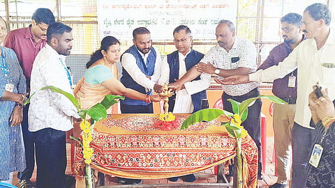 ಮಾಲ್ದಾರೆಯಲ್ಲಿ ರೈತ ಉತ್ಪಾದಕ ಸಂಘಟನೆ (ಎಫ್‌ಪಿಒ) ಕಾರ್ಯಕ್ರಮವನ್ನು ಗಣ್ಯರು ಉದ್ಘಾಟಿಸಿದರು. ಕೊಡಗು ನಬಾರ್ಡ್ ಸಂಸ್ಥೆಯ ಡಿಡಿಎಂ ವಿ.ರಮೇಶ್ ಬಾಬು, ಒಡಿಪಿ ಸಂಸ್ಥೆಯ ನಿರ್ದೇಶಕ ಟೆನ್ನಿ ಕುರಿಯನ್ ಮತ್ತಿತರರಿದ್ದರು.