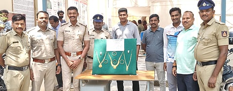 ಚಿನ್ನಾಭರಣ ಕದ್ದವನ ಬಂಧನ Jewelry thief