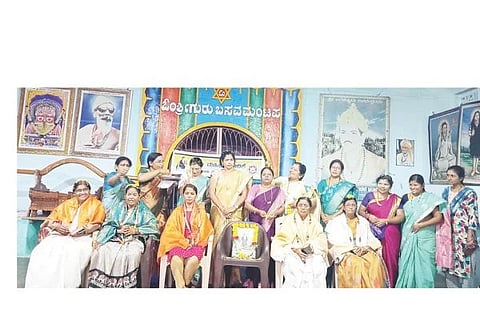ಗಂಗಾವತಿ ಶರಣಬಸವೇಶ್ವರ ಕ್ಯಾಂಪ್‌ನಲ್ಲಿ ವಿವಿಧ ಸಂಘಟನೆಗಳ ನೇತೃತ್ವದಲ್ಲಿ ಹಮ್ಮಿಕೊಂಡ ಜಗಜ್ಯೋತಿ ಬಸವೇಶ್ವರ ಮತ್ತು  ಸಂವಿಧಾನ ಶಿಲ್ಪಿ ಡಾ.ಬಿ.ಆರ್.ಅಂಬೇಡ್ಕರ್ ಜಯಂತ್ಯುತ್ಸವದಲ್ಲಿ ದಾರ್ಶನಿಕರ ಭಾವಚಿತ್ರದ ಮೆರವಣಿಗೆ ನಡೆಸಲಾಯಿತು. ಮಾಜಿ ಶಾಸಕ ಪರಣ್ಣಮುನವಳ್ಳಿ, ನಗರಸಭೆ ಮಾಜಿ ಉಪಾಧ್ಯಕ್ಷ ಶರಣಪ್ಪ ಹುಡೇಜಾಲಿ, ಮಾಜಿ ಸದಸ್ಯ ಕೃಷ್ಣಪ್ಪ ಅಧಿಕಾರಿ, ಪ್ರಮುಖರಾದ ದುರುಗೇಶ ದೊಡ್ಮನಿ ಇತರರಿದ್ದರು.