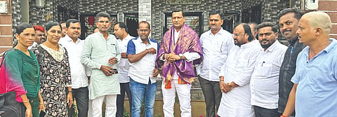 ಹುಮನಾಬಾದ್​ನಲ್ಲಿ ಭಾನುವಾರ ಎಸ್​ಐಆರ್​ ಮಹಾ ಅಭಿಯಾನಕ್ಕೆ ಶಾಸಕ ಡಾ. ಸಿದ್ದಲಿಂಗಪ್ಪ ಪಾಟೀಲ್​ ಚಾಲನೆ ನೀಡಿದರು. ಬಾಬುವಾಲಿ, ಮಹೇಶ್ವರ ಸ್ವಾಮಿ,  ಅನಿಲ ಪಸರ್ಗಿ ಇತರರಿದ್ದರು.
