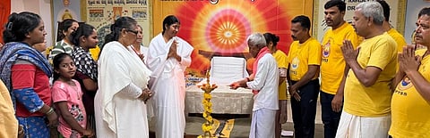ಹುಳಿಯಾರಿನಪ್ರಜಾಪಿತ Yoga  ಬ್ರಹ್ಮಕುಮಾರೀಸ್​ ಈಶ್ವರಿಯ ವಿಶ್ವವಿದ್ಯಾಲಯದ ಆವರಣದಲ್ಲಿ ಹಮ್ಮಿಕೊಂಡಿದ್ದ ಯೋಗಾಸನ ಶಿಬಿರದಲ್ಲಿ ಶಿಕ್ಷಕ ಎಚ್​.ಡಿ.ದುರ್ಗರಾಜು, ಮಲ್ಲಿಕಾರ್ಜುನ, ಚನ್ನಬಸಪ್ಪ, ರಂಗನಾಥ್​, ಪ್ರಮೀಳಾ, ಲಾವಣ್ಯ, ದಾಕ್ಷಾಯಿಣಿ, ಪ್ರೇಮಲೀಲಾ, ಪಾರ್ವತಮ್ಮ, ಪಂಡಿತ್​ ಬಸವರಾಜು, ವಿಜಯಕುಮಾರಿ, ದೇವರಾಜು ಹಾಗೂ ಗಂಗಾಧರ್​, ಶಿವಪ್ರಕಾಶ್​ ಇದ್ದರು.