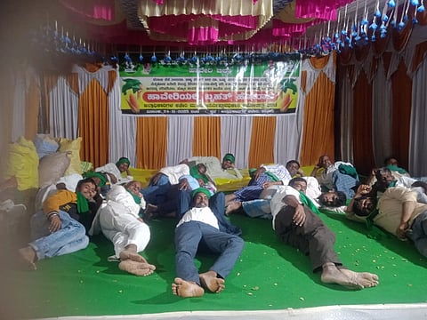 Raita Sangha, Protest,