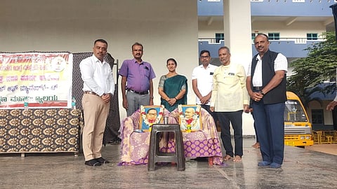 ಕೊಳ್ಳೇಗಾಲ ಪಟ್ಟಣದ ಮಾನಸ ಶಿಕ್ಷಣ ಸಂಸ್ಥೆಯ ಆವರಣದಲ್ಲಿ ಸೋಮವಾರ 77ನೇ ಗಣರಾಜ್ಯೋತ್ಸವ ಆಚರಣೆ ಕಾರ್ಯಕ್ರಮ ಆಯೋಜಿಸಲಾಗಿತ್ತು. ಬಿ.ಕೆ.ಕೃಷ್ಣ, ಎ.ಪಿ ದಿನೇಶ್ ಕುಮಾರ್, ಡಾ.ಬಿ.ಧನಂಜಯ, ಡಿ.ಕೃಷ್ಣೇಗೌಡ ಇದ್ದರು.