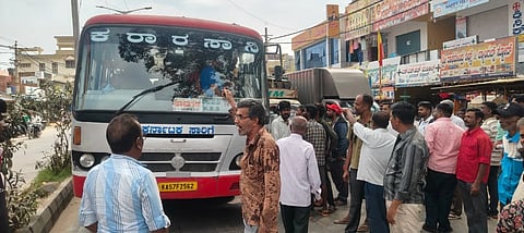 Demand to stop the bus at the station