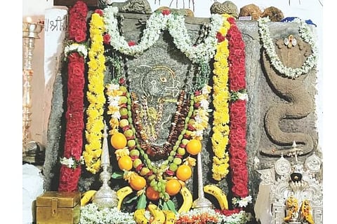 ಕುಷ್ಟಗಿ ಶ್ರೀಅಡವಿ ಮುಖ್ಯ ಪ್ರಾಣೇಶಗೆ ವಿಶೇಷ ಅಲಂಕಾರ ಮಾಡಿರುವುದು.