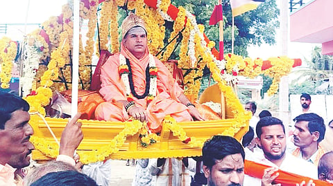 ಕುರುಗೋಡು ತಾಲೂಕಿನ ಯರಿಂಗಳಿಗಿ ಗ್ರಾಮದಲ್ಲಿ ಉಜ್ಜಯಿನಿ ಪೀಠದ ಜಗದ್ಗುರು ಸಿದ್ಧಲಿಂಗ ರಾಜದೇಶೀಕೇಂದ್ರ ಶಿವಾಚಾರ್ಯರ ಅಡ್ಡಪಲ್ಲಕ್ಕಿ ಉತ್ಸವ ಜರುಗಿತು.