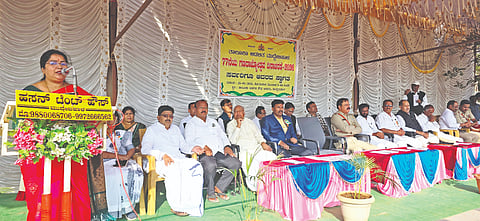 ಮುದ್ದೇಬಿಹಾಳ ಪಟ್ಟಣದ ಮಿನಿ ವಿಧಾನ ಸೌಧ ಆವರಣದಲ್ಲಿ ಗಣರಾಜ್ಯೋತ್ಸವದ ಅಂಗವಾಗಿ ತಹಸೀಲ್ದಾರ ಕೀರ್ತಿ ಚಾಲಕ ರಾಷ್ಟçಧ್ವಜಾರೋಹಣ ನೆರವೇರಿಸಿ ಸಾಂಸ್ಕೃತಿಕ ಕಾರ್ಯಕ್ರಮ ಉದ್ಘಾಟಿಸಿದರು. ತಾ.ಪಂ. ಇಒ ವೆಂಕಟೇಶ ಒಂದಾಲ, ಗ್ಯಾರಂಟಿ ಯೋಜನೆ ತಾಲೂಕು ಅಧ್ಯಕ್ಷ ಶಿವಶಂಕರಗೌಡ ಹಿರೇಗೌಡರ, ಎಂಬಿ ನಾವದಗಿ, ತಾಲೂಕು ಕಸಾಪ ಅಧ್ಯಕ್ಷ ಕಾಮರಾಜ ಬಿರಾದಾರ ಮತ್ತಿತರರಿದ್ದರು.
