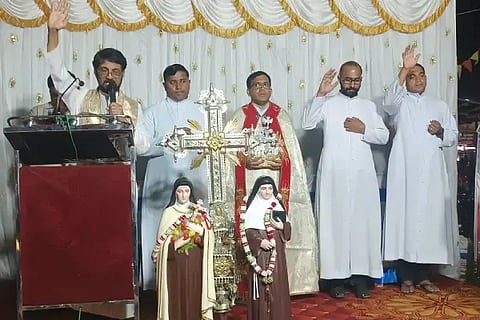 ರಿಪ್ಪನ್‌ಪೇಟೆಯಲ್ಲಿ ಆಯೋಜಿಸಿದ್ದ ಗುಡ್ ಶರ್ಡ್ ಚರ್ಚ್‌ನ ವಾರ್ಷಿಕೋತ್ಸವದಲ್ಲಿ ಧರ್ಮಗುರು ರೋಮನ್ ಪಿಂಟೋ ಮಾತನಾಡಿದರು. ಬಿನೋಯ್, ಸುಬಿನ್, ಮೈಕಲ್ ಇತರರಿದ್ದರು.