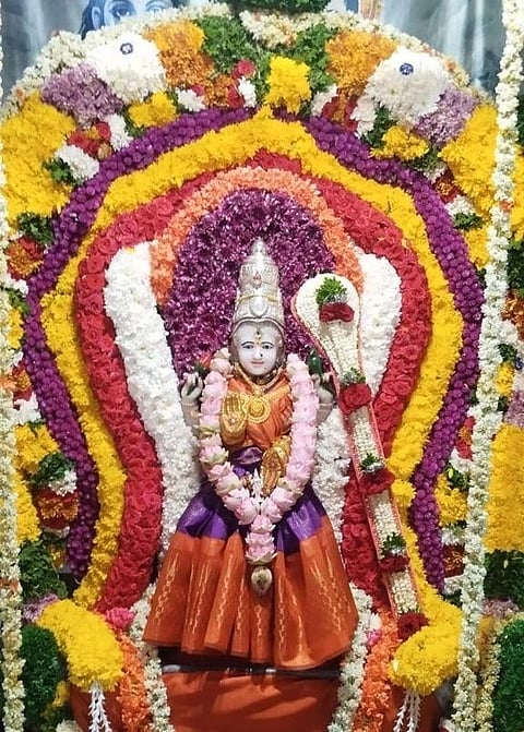 ವಾಸವಿ ದೇವಿಗೆ ಉಯ್ಯಾಲೋತ್ಸವ Uyalotsava