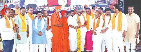 ಸೇಡಂನಲ್ಲಿ ಹಮ್ಮಿಕೊಂಡಿದ್ದ ಬಸವ ಜಯಂತಿ ಉತ್ಸವ ಹಾಗೂ ಧರ್ಮಸಭೆಯನ್ನು ಅಖಿಲ ಭಾರತ ವೀರಶೈವ ಲಿಂಗಾಯತ ಮಹಾಸಭಾ ಅಧ್ಯಕ್ಷರೂ ಆದ ಅರಣ್ಯ ಸಚಿವ ಈಶ್ವರ ಖಂಡ್ರೆ ಉದ್ಘಾಟಿಸಿದರು. ಶ್ರೀ ಶಿವಶಂಕರ ಶಿವಾಚಾರ್ಯ, ಶ್ರೀ ಸಿದ್ಧವಿರ ಶಿವಾಚಾರ್ಯ, ಶ್ರೀ ಪಂಚಾಕ್ಷರ ಸ್ವಾಮೀಜಿ, ಶ್ರೀ ಸದಾಶಿವ ಸ್ವಾಮೀಜಿ, ಡಾ.ಶರಣಪ್ರಕಾಶ ಪಾಟೀಲ್​, ಬಸವರಾಜ ಪಾಟೀಲ್​, ರಾಜಕುಮಾರ ಪಾಟೀಲ್​, ಶರಣು ಮೋದಿ ಇತರರಿದ್ದರು.