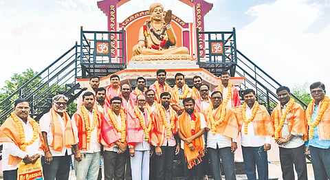  ಸೇಡಂನಲ್ಲಿ ಕರ್ನಾಟಕ ರಾಜ್ಯ ಮಾದಿಗ ನೌಕರರ ಸಂದ ಪದಾಧಿಕಾರಿಗಳನ್ನು ಆಯ್ಕೆ ಮಾಡಿ ಸತ್ಕರಿಸಲಾಯಿತು. ಬಸವರಾಜ ಮಳಗಿ, ಸಾಯಿಬಣ್ಣ ಹೊಸಳ್ಳಿ, ಸಿದ್ರಾಮ ನಾಚವಾರ, ಶ್ರೀಮಂತ ಇತರರಿದ್ದರು.