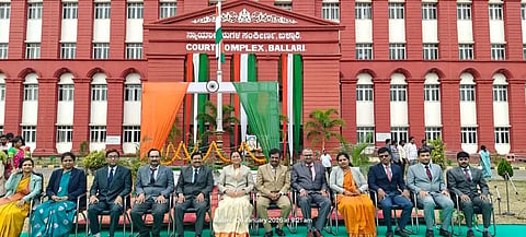 ಬಳ್ಳಾರಿಯ ಜಿಲ್ಲಾ ನ್ಯಾಯಾಲಯದ ಸಂಕೀರ್ಣದ ಆವರಣದಲ್ಲಿ 77ನೇ ಗಣರಾಜ್ಯೋತ್ಸವ ಆಚರಿಸಲಾಯಿತು. ಪ್ರಧಾನ ಜಿಲ್ಲಾ ಮತ್ತು ಸತ್ರ ನ್ಯಾಯಾಧೀಶೆ ಕೆ.ಜಿ.ಶಾಂತಿ, ನ್ಯಾಯಾಧೀಶರಾದ ಬಿ.ಜಿ.ಪ್ರಮೋದ, ರಾಘವೇಂದ್ರ ಗೌಡ ಬಿ.ಜಿ., ಡಾ.ಪಿ.ಕುಮಾರಸ್ವಾಮಿ, ವಾಸುದೇವ ರಾಧಕಾಂತ್ ಗುಡಿ, ವೆಂಕಟೇಶ್, ರಾಜೇಶ್ ಎನ್.ಹೊಸಮನೆ ಇದ್ದರು.