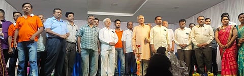 ಬಳ್ಳಾರಿಯ ಅಲ್ಲಿಪುರ ಮಹಾದೇವ ತಾತನ ಮಠದಲ್ಲಿ ಆಯೋಜಿಸಿದ್ದ ಚಿಪ್ಪಿಗ ಸಮಾಜದ 14ನೇ ಸರ್ವ ಸದಸ್ಯರ ಸಭೆಯ ಕಾರ್ಯಕ್ರಮವನ್ನು ಜಿಲ್ಲಾಧ್ಯಕ್ಷ  ಡಾ. ಶಂಕರ ಜಿರಂಕಳಿ ಉದ್ಘಾಟಿಸಿದರು. ಸಮಾಜದ ಮುಖಂಡರಾದ ಜವಳಿ ಬಾಬಣ್ಣ, ಬಣಗಾರ ಚಂದ್ರಪ್ಪ, ಜಡೆ ಮರೆಣ್ಣ, ಸುರೇಶ್ ನಾಗಲೀಕರ್, ಯಶವಂತ್, ವೀರೇಶ್ ,  ಕಲ್ಪನಾ ಜಿರಂಕಳಿ ಇದ್ದರು.