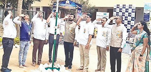 ಬನ್ನೂರಿನ ಸ್ಫೋರ್ಟ್ಸ ಕ್ಲಬ್‌ನಲ್ಲಿ ಸೋಮವಾರ 77ನೇ ಗಣರಾಜ್ಯೋತ್ಸವ ಕಾರ್ಯಕ್ರಮವನ್ನು ಆಚರಣೆ ಮಾಡಲಾಯಿತು. ಕ್ಲಬ್ ಅಧ್ಯಕ್ಷ ಬಿ.ಎಂ.ರಮೇಶ್, ಪ್ರಧಾನ ಕಾರ್ಯದರ್ಶಿ ಬಿ.ಎಸ್. ಸತೀಶ್, ಬಿ.ಎ.ರೇಣುಕಾಪ್ರಸಾದ, ಮಿಲ್‌ಮಂಜುನಾಥ್, ಅನಂತದೇವದಾಸು, ಕಿರುಗಾವಲು ಪ್ರಕಾಶ್, ವೆಂಕಟೇಶ್, ಮಂಜಣ್ಣ, ಕಂಬು, ಬಿ.ಶಿವಕುಮಾರ್, ಪಲ್ಲಲ್ಲೆ ರವಿ, ಯೋಗೇಂದ್ರ, ನಾಗೇಂದ್ರ, ರಾಮಚಂದ್ರ,  ರವಿಕುಮಾರ್, ಚಂದ್ರಶೇಖರ್ ಸೇರಿದಂತೆ ಹಲವರು ಉಪಸ್ಥಿತರಿದ್ದರು.