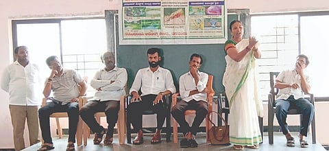 ಕೆಂಭಾವಿ ಸಮೀಪ ಗೌಡಗೇರಿ ಗ್ರಾಮದ ಪಿಎಂಶ್ರೀ ಉನ್ನತಿಕರಿಸಿದ ಸರ್ಕಾರಿ ಪ್ರೌಢಶಾಲೆಯಲ್ಲಿ ಗುರುವಾರ ಹಮ್ಮಿಕೊಂಡ ಮಲೇರಿಯಾ ವಿರೋಧಿ ಮಾಸಾಚರಣೆ ಕಾರ್ಯಕ್ರಮದಲ್ಲಿ ಉಮಾದೇವಿ ಮಾತನಾಡಿದರು. ಡಿ.ಡಿ.ರಾಂಪೂರ, ಅಬ್ದುಲ್​ ಲತೀಫ್​, ಹಳ್ಳೇರಾವ ಕುಲಕರ್ಣಿ, ನಿಂಗಣ್ಣ ಮಾಲಿ ಬಿರಾದಾರ, ಮಹಾಂತಗೌಡ ಪೊಲೀಸ್​ ಬಿರಾದಾರ ಇದ್ದರು.