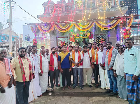 ಒಂದೇ ವೇದಿಕೆಯಲ್ಲಿ ಬಣ ಪ್ರದರ್ಶನ Faction