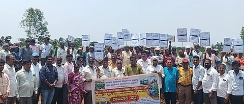 ಮಳವಳ್ಳಿ ತಾಲೂಕಿನ ಸಸಿಯಾಲಪುರ ಗ್ರಾಮದಲ್ಲಿ ಸರ್ಕಾರಿ ಶಾಲಾ ದಾಖಲಾತಿ ಆಂದೋಲನ ನಡೆಯಿತು. ಶ್ರೀನಿವಾಸ್, ಉಮಾ, ಶಾಂತರಾಜು, ಶಿವಕುಮಾರ್ ಇತರರು ಇದ್ದರು.