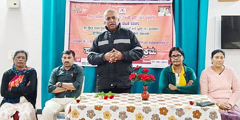 ಮಡಿಕೇರಿ ಎ.ಎಲ್.ಜಿ. ಕ್ರೆಸೆಂಟ್ ಶಾಲೆಯಲ್ಲಿಆಯೋಜಿಸಿದ ಸ್ವಾಸ್ಥ್ಯ ಸಂಕಲ್ಪ ಕಾರ್ಯಕ್ರಮದಲ್ಲಿ ಉಪನ್ಯಾಸಕ ನಂದಕುಮಾರ್ ಮಾತನಾಡಿದರು.  ಜನಜಾಗೃತಿ ವೇದಿಕೆ ಸದಸ್ಯ ಟಿ.ಎಂ.ಅಯ್ಯಪ್ಪ, ಸೇವಾಪ್ರತಿನಿಧಿ ಪ್ರೇಮಾ, ಪ್ರಾಂಶುಪಾಲ ಜಾಯ್ಸ ವಿನಯ ಮತ್ತು ಶಿಕ್ಷಕರು ಹಾಜರಿದ್ದರು. 