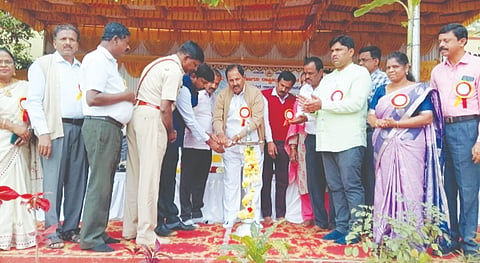 ಯುವಕರು ದೇಶದ ಪ್ರಗತಿಗೆ ಶ್ರಮಿಸಲಿ country