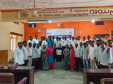 ಕೊಪ್ಪಳದಲ್ಲಿ ಶುಕ್ರವಾರ ಗ್ರಾಪಂ ಕಂಪ್ಯೂಟರ್​ ಆಪರೇಟರ್​ ದಿನ ಆಚರಿಸಲಾಯಿತು. ತಾಪಂ ಇಒ ದುಂಡಪ್ಪ ತುರಾದಿ, ಸಹಾಯಕ ನಿರ್ದೇಶಕರಾದ ಮಹೇಶ ಎಚ್​., ಸೌಮ್ಯ ಕೆ., ಕಂಪ್ಯೂಟರ್​ ಆಪರೇಟರ್​ಗಳಾದ ನಿಸಾರ ಅಹಮದ್​, ಮಾರುತಿ ಹಣವಾಳ ಇದ್ದರು. 