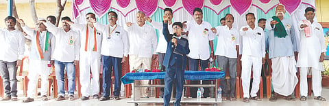 ಕೊಕಟನೂರ ಗ್ರಾಮದಲ್ಲಿ ಹಮ್ಮಿಕೊಂಡಿದ್ದ ಗಣರಾಜ್ಯೋತ್ಸವ ಕಾರ್ಯಕ್ರಮದಲ್ಲಿ ವಿದ್ಯಾರ್ಥಿ ಪ್ರದೀಪ ಭೋಸಲೆ ಸಂವಿಧಾನ ಪೀಠಿಕೆ ಬೋಧಿಸಿದರು. ಸಿದ್ದಪ್ಪ ಮುದಕಣ್ಣವರ, ಅನಿಲ ಮೇಲಿನಕೇರಿ, ರಾಜು ಗಡಕರ, ಮುರೆಪ್ಪ ಬಣಜ, ಕಲ್ಲಪ್ಪ ವೀರಗೌಡ ಇತರರಿದ್ದರು.