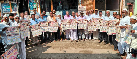 ಐಗಳಿ ಕ್ರಾಸ್ ಮಾಣಿಕ ಪ್ರಭು ವಿರಕ್ತ ಮಠದ ಜಾತ್ರೋತ್ಸವದ ಆಹ್ವಾನ ಪತ್ರಿಕೆಯನ್ನು ಗಣ್ಯರು ಬಿಡುಗಡೆಗೊಳಿಸಿದರು. ಪ್ರಹ್ಲ್ಲಾದ ಪಾಟೀಲ, ಓಂಕಾರಯ್ಯ ಮಠಪತಿ ಇತರರಿದ್ದರು.