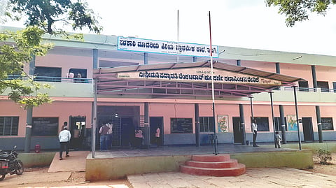 ಕುಕನೂರು ತಾಲೂಕಿನ ಇಟಗಿ ಗ್ರಾಮದ ಸರ್ಕಾರಿ ಮಾದರಿ ಹಿರಿಯ ಪ್ರಾಥಮಿಕ ಶಾಲೆಯ ಹೊರ ನೋಟ. 