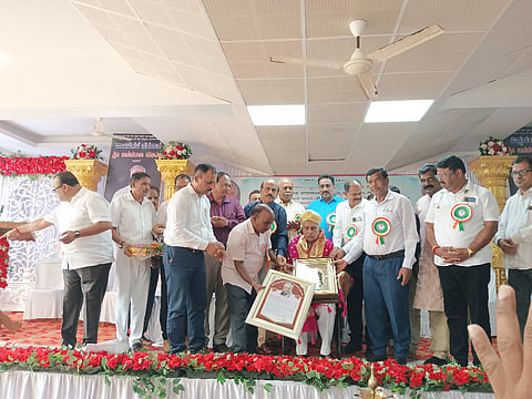 ಕಾರವಾರದ ಶಿವಾಜಿ ಹೈಸ್ಕೂಲ್‌ನಲ್ಲಿ ಆಯೋಜಿಸಿದ್ದ ಕಾರ್ಯಕ್ರಮದಲ್ಲಿ ಬಸವರಾಜ ಹೊರಟ್ಟಿ ಅವರನ್ನು ಸನ್ಮಾನಿಸಲಾಯಿತು. 
