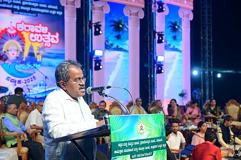 ಕರಾವಳಿ ಉತ್ಸವ ವೇದಿಕೆಯಲ್ಲಿ ಕೃಷ್ಣಾನಂದ ಬಾಂದೇಕರ್‌ ಕಾವ್ಯ ವಾಚನ ಮಾಡಿದರು