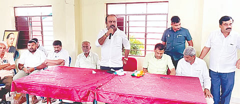 ಮದ್ದೂರು ತಾಲೂಕಿನ ಕೆಸ್ತೂರು ಗ್ರಾಮದಲ್ಲಿ ನಡೆದ ಕಾಂಗ್ರೆಸ್ ಬೂತ್ ಮಟ್ಟದ ಕಾಂಗ್ರೆಸ್ ಕಾರ್ಯಕರ್ತರ ಕುಂದು ಕೊರತೆ ಸಭೆಯಲ್ಲಿ ಶಾಸಕ ಕೆ.ಎಂ.ಉದಯ್ ಮಾತನಾಡಿದರು. ಚಲುವರಾಜು, ಕೆ.ದಾಸೇಗೌಡ, ಪಿ.ಸಂದರ್ಶ, ಹರೀಶ್‌ಬಾಬು, ಕದಲೂರು ರಾಮಕೃಷ್ಣ, ನಾಗೇಗೌಡ ಇದ್ದರು.