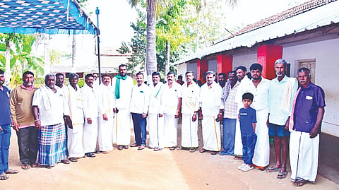 ಯಡವನಹಳ್ಳಿ ಗ್ರಾಮ ಸರ್ಕಾರ ಸ್ಥಾಪನೆ ಹಾಗೂ ಪ್ರಮಾಣ ವಚನ ಸ್ವೀಕಾರ ಸಮಾರಂಭದಲ್ಲಿ ಪ್ರಗತಿಪರ ಚಿಂತಕ ಕುಮಾರ್ ಕೊಪ್ಪ ಮಾತನಾಡಿದರು. ಸಿ.ಎಂ.ಕ್ರಾಂತಿಸಿಂಹ, ಎಚ್.ಶಂಕರ್, ವಿ.ಜಗದೀಶ್, ಕೃಷ್ಣಪ್ಪ, ತಿರುಮಲಸ್ವಾಮಿ ಇದ್ದರು.