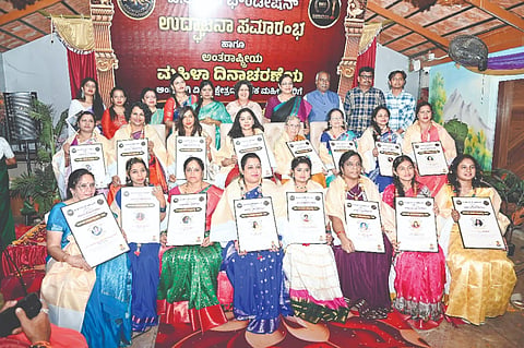 ಪಿಆರ್‌ಕೆ ಫೌಂಡೇಷನ್ ಉದ್ಘಾಟನೆ ಹಾಗೂ ಅಂತಾರಾಷ್ಟ್ರೀಯ ಮಹಿಳಾ ದಿನಾಚರಣೆಯಲ್ಲಿ ವಿವಿಧ ಕ್ಷೇತ್ರದ ಮಹಿಳಾ ಸಾಧಕಿಯರನ್ನು ಸನ್ಮಾನಿಸಲಾಯಿತು. ಚಂದ ಪಾಂಡೆ ಅಮ್ಮಜಿ, ಕೆ.ಬಿ.ಲಿಂಗರಾಜು, ಡಾ.ಹೇಮಾ ನಂದೀಶ್, ಅಯ್ಯಪ್ಪ, ಮಂಜುಳಾ ಸೋಮಣ್ಣ, ಶ್ರುತಿ, ರೇಖಾ ಶ್ರೀನಿವಾಸ್ ಇತರರು ಇದ್ದರು.