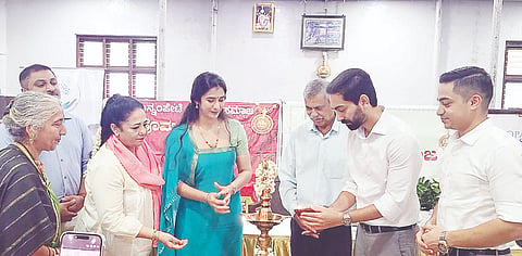 ಪೊನ್ನಂಪೇಟೆ ಕೊಡವ ಸಮಾಜದಲ್ಲಿ ಭಾನುವಾರ ಆಯೋಜಿಸಿದ್ದ ಆರೋಗ್ಯ ಉಚಿತ ತಪಾಸಣೆ ಮತ್ತು ಆರೋಗ್ಯ ಜಾಗೃತಿ ಶಿಬಿರವನ್ನು ಪ್ರೊ.ಇಟ್ಟಿರ ಕಮಲಾಕ್ಷಿ ಬಿದ್ದಪ್ಪ ಉದ್ಘಾಟಿಸಿದರು. ಎಂ.ಮೋಟಯ್ಯ, ಅಮೃತ್ ನಾಣಯ್ಯ ಇತರರಿದ್ದರು.
