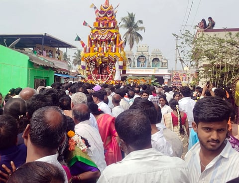 ರಾಮನಾಥಪುರ ಹೋಬಳಿ ಕೇರಳಾಪುರ ಶ್ರೀ ವೀರಭದ್ರಸ್ವಾಮಿ ರಥೋತ್ಸವ ಅದ್ದೂರಿಯಾಗಿ ಗುರುವಾರ ನಡೆಯಿತು.