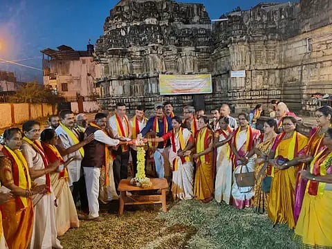 ಭದ್ರಾವತಿಯ ಶ್ರೀ ಲಕ್ಷ್ಮೀನರಸಿಂಹಸ್ವಾಮಿ ದೇವಸ್ಥಾನದಲ್ಲಿ ಆಯೋಜಿಸಿದ್ದ ರಾಜ್ಯೋತ್ಸವ ಸಂಭ್ರಮ ಕಾರ್ಯಕ್ರಮದಲ್ಲಿ  ಡಿ.ಮಂಜುನಾಥ್, ಬಿ.ಎಸ್.ಗಣೇಶ್, ಎಂ.ಎಸ್.ಸುಧಾಮಣಿ, ಕೆ.ಎನ್.ಹೇಮಂತ್ ಇತರರಿದ್ದರು.