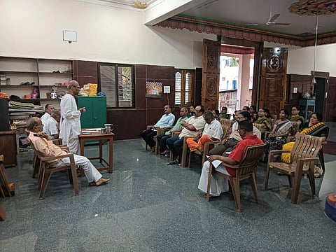 ಶಂಕರ ಮಠದಲ್ಲಿ ಶನಿವಾರ ಸಭೆ ನಡೆಸಿದ ಪ್ರಮುಖರು