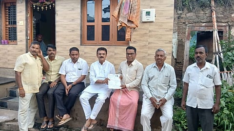 ಎಸ್‌ಐಆರ್ ಮಹಾ ಸಂಪರ್ಕ ಅಭಿಯಾನದ ಅಂಗವಾಗಿ ಡಾ.ವಿಶ್ವನಾಥ ಪಾಟೀಲ ಮನೆ ಮನೆಗಳಿಗೆ ಭೇಟಿ ನೀಡಿದರು. ರಿತೇಶ ಪಾಟೀಲ, ಮಡಿವಾಳಪ್ಪ ಹೋಟಿ, ವಿಶಾಲ ಬೊಗುರ, ಶಿವಪ್ರಸಾದ ಪಾಟೀಲ ಇತರರಿದ್ದರು.