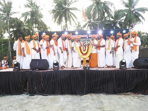  ಬ್ರಹ್ಮಾವರದಲ್ಲಿ ಭಾನುವಾರ ಹಿಂದೂ ಸಂಗಮ ಕಾರ್ಯಕ್ರಮ ನಡೆಯಿತು. ಮಧುಸೂದನ್ ಕಚ್ಚೂರು, ವಿನಯ್ ಕುವಾರ್ ಬಾರ್ಕೂರು, ಆರ್.ರತ್ನಾಕರ್ ಶೆಟ್ಟಿ, ಶ್ರೀಕಾಂತ್ ಆಚಾರ್ಯ, ಬಿ ಗಣೇಶ್ ಶೆಟ್ಟಿ, ದೇವರಾಜ್ ಪೂಜಾರಿ, ಅರುಣ್ ಪೂಜಾರಿ, ರಾವೇಂದ್ರ ಮತ್ತಿತರರು ಇದ್ದರು.