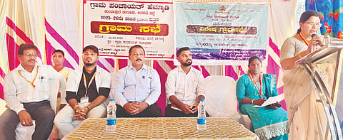  ಹೆಮ್ಮಾಡಿ ಗ್ರಾಮ ಪಂಚಾಯಿತಿ ಗ್ರಾಮಸಭೆ ನಡೆಯಿತು. ಪ್ರಮುಖರಾದ ಭಾವನಾ, ಸತ್ಯನಾರಾಯಣ, ಹರೀಶ್, ಸುರೇಶ ಬಾಬು, ಪರಶುರಾಮ ಮತ್ತಿತರರಿದ್ದರು.