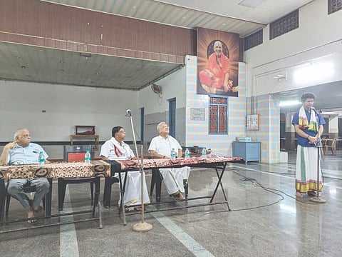  ಕಾಶೀ ಮಠಾಧೀಶ ಶ್ರೀ ಸಂಯಮೀಂದ್ರ ತೀರ್ಥ ಶ್ರೀಗಳ ಪರಾಭವ ನಾಮ ಸಂವತ್ಸರದ ಚಾತುರ್ವಾಸ್ಯ ವ್ರತ ಪೂರ್ವಭಾವಿ ಸಭೆ ಕೋಟೇಶ್ವರ ಶ್ರೀ ಪಟ್ಟಾಭಿರಾಮಚಂದ್ರ ದೇವಳದಲ್ಲಿ ನಡೆಯಿತು. ಪ್ರಮುಖರಾದ ದಿನೇಶ್ ಕಾಮತ್, ಶ್ರೀಧರ್ ಕಾಮತ್, ಜಿ.ಎಸ್.ಬಿ ಸರ್ವ ದೇವಾಲಯಗಳ ಒಕ್ಕೂಟ ಮತ್ತಿತರರಿದ್ದರು.