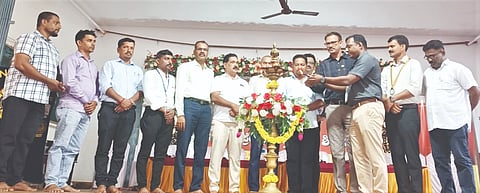  ರಕ್ತದಾನ ಶಿಬಿರವನ್ನು ಕೊಲ್ಲೂರು ಶ್ರೀ ಮೂಕಾಂಬಿಕಾ ದೇವಾಲಯದ ವ್ಯವಸ್ಥಾಪನಾ ಸಮಿತಿ ಸದಸ್ಯ ರಾಜೇಶ್ ಕಾರಂತ್ ಉಪ್ಪಿನಕುದ್ರು ಉದ್ಘಾಟಿಸಿದರು. ಪ್ರಮುಖರಾದ ಸಂತೋಷ್ ಶೆಟ್ಟಿ ಹಕ್ಲಾಡಿ, ಪ್ರಸಾದ್ ಕೋಡಿ, ಸತೀಶ್ ಸಾಲ್ಯಾನ್, ಸಚಿನ್ ಕುಮಾರ್ ಶೆಟ್ಟಿ, ಡಾ.ಗಣೇಶ್ ಮೋಹನ್, ಕುಸುಮಾಕರ ಶೆಟ್ಟಿ, ಕಿರಣ್ ದೇವಾಡಿಗ, ಉಮೇಶ್ ಶೆಟ್ಟಿ, ಹರೀಶ್ ಕೋಟ್ಯಾನ್, ಆನಂದ ಬಿಲ್ಲವ ಉಪಸ್ಥಿತರಿದ್ದರು.