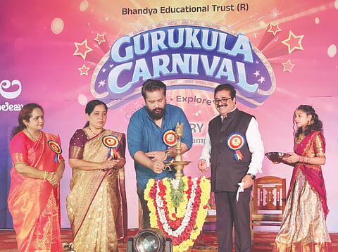 ಗುರುಕುಲ ಪಬ್ಲಿಕ್ ಸ್ಕೂಲ್ ಮತ್ತು ಗುರುಕುಲ ಪದವಿ ಪೂರ್ವ ಕಾಲೇಜಿನ ವತಿಯಿಂದ ಆಯೋಜಿಸಲಾದ ಗುರುಕುಲ ಕಾರ್ನಿವಲ್‌ನ್ನು ನಟ ಶನಿಲ್ ಗೌತಮ್ ಉದ್ಘಾಟಿಸಿದರು. ಅನುಪವಾ ಎಸ್.ಶೆಟ್ಟಿ,  ಡಾ.ರೂಪಾ ಶೆಣೈ ಇತರರು ಇದ್ದರು.
