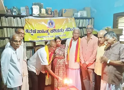  ನಿಟ್ಟೂರಿನ ಡಾ. ಶಾಂತರಾಮಪ್ರಭು ಮನೆಯಲ್ಲಿ ಮನೆಗೊಂದು ಗ್ರಂಥಾಲಯವನ್ನು ಸಾಹಿತಿ ಅಂಬ್ರಯ್ಯಮಠ ಉದ್ಘಾಟಿಸಿದರು. ಡಾ. ಮಾಷರ್ಲ್ ಶರಾಂ, ಹನಿಯಾ ರವಿ, ಲಕ್ಷ್ಮೀನಾರಾಯಣ, ನಾರಾಯಣ ಕಾಮತ್, ಸುಜಾತಾ ಪ್ರಭು ಇತರರಿದ್ದರು.