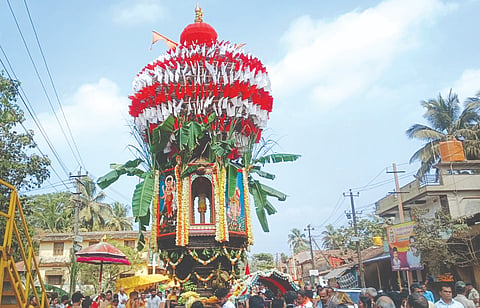 ಶಿರಸಿಯ ನೀಲೇಕಣಿ ಸುಬ್ರಹ್ಮಣ್ಯ ದೇವರ ರಥೋತ್ಸವ ನಡೆಯಿತು. ಸಹಸ್ರಾರು ಭಕ್ತರು ದೇವರ ದರ್ಶನ ಪಡೆದುಕೊಂಡರು. 